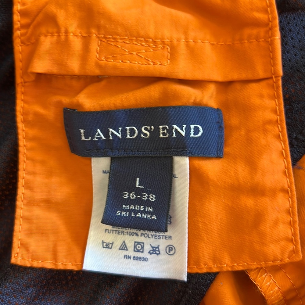 Athletic shorts with pockets and lining